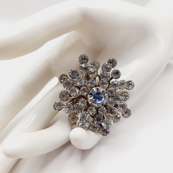 Vintage 1950s Clear Rhinestone Snowflake Wedding Brooch – Mid-Century Bridal Pin - Picture 4 of 9